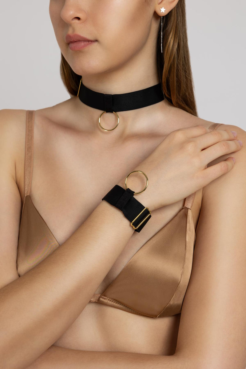 Hold-up Collar Black